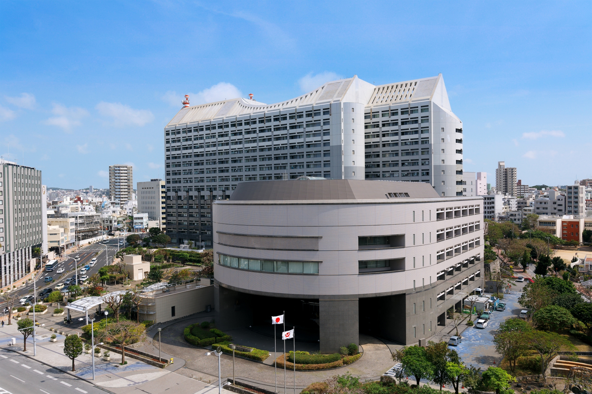 某沖縄県公式観光メディアのSEO改善・アクセス解析支援のモックアップイメージ画像 PC